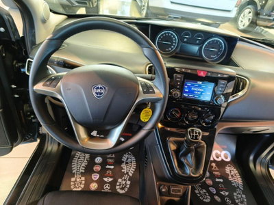 Lancia Ypsilon 1.2 69 CV 5 porte Platinum (12)