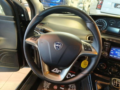 Lancia Ypsilon 1.2 69 CV 5 porte Platinum (13)