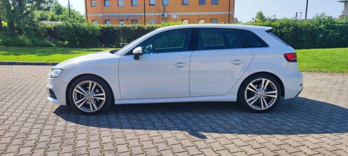 Audi A3 Sportback 2.0 TDI S tronic Attraction (2)