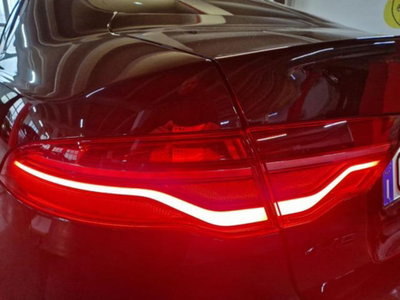 Jaguar XE 2.0 D 204 CV AWD aut. R-Dynamic Black (15)