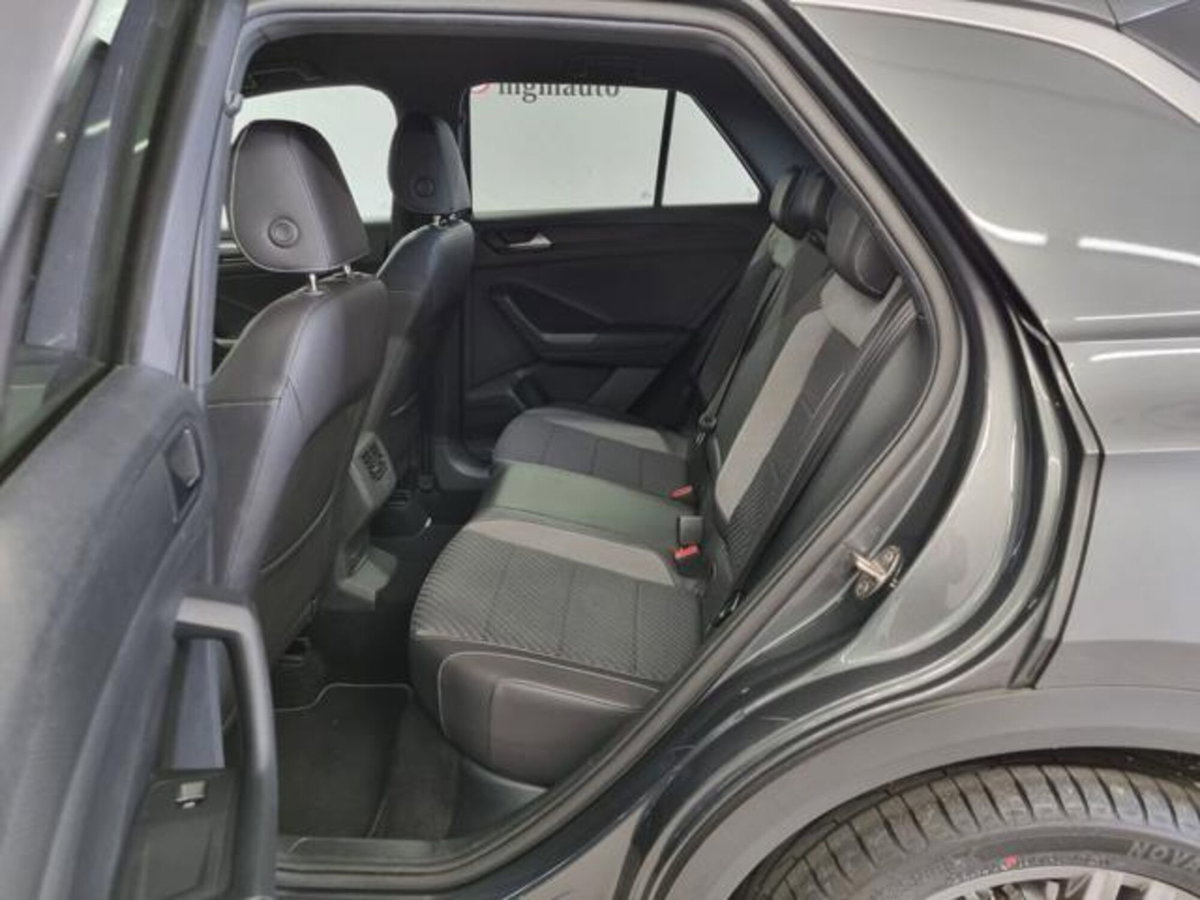 Volkswagen T-Roc 1.5 tsi R-Line (11)