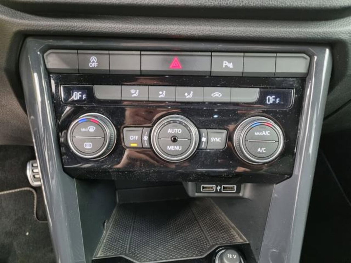 Volkswagen T-Roc 1.5 tsi R-Line (12)