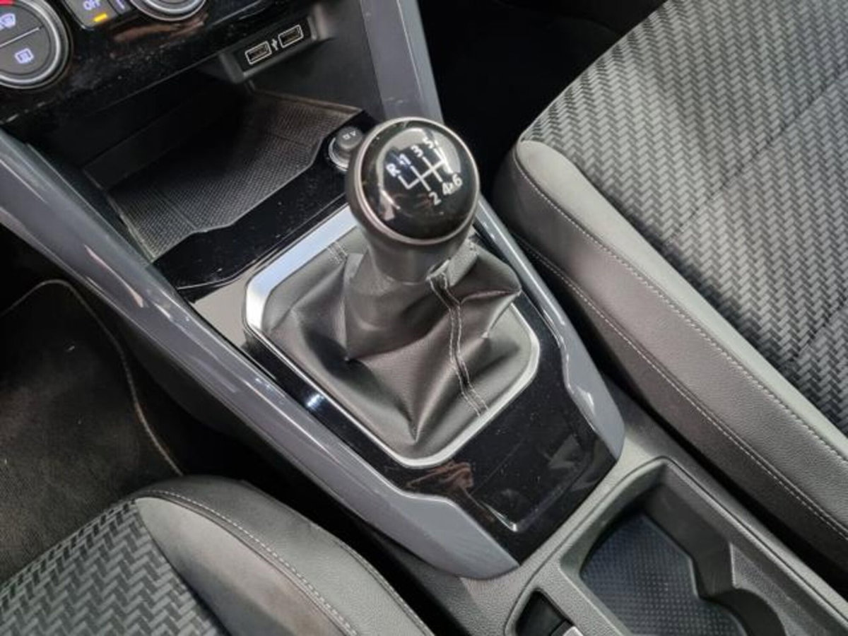 Volkswagen T-Roc 1.5 tsi R-Line (14)