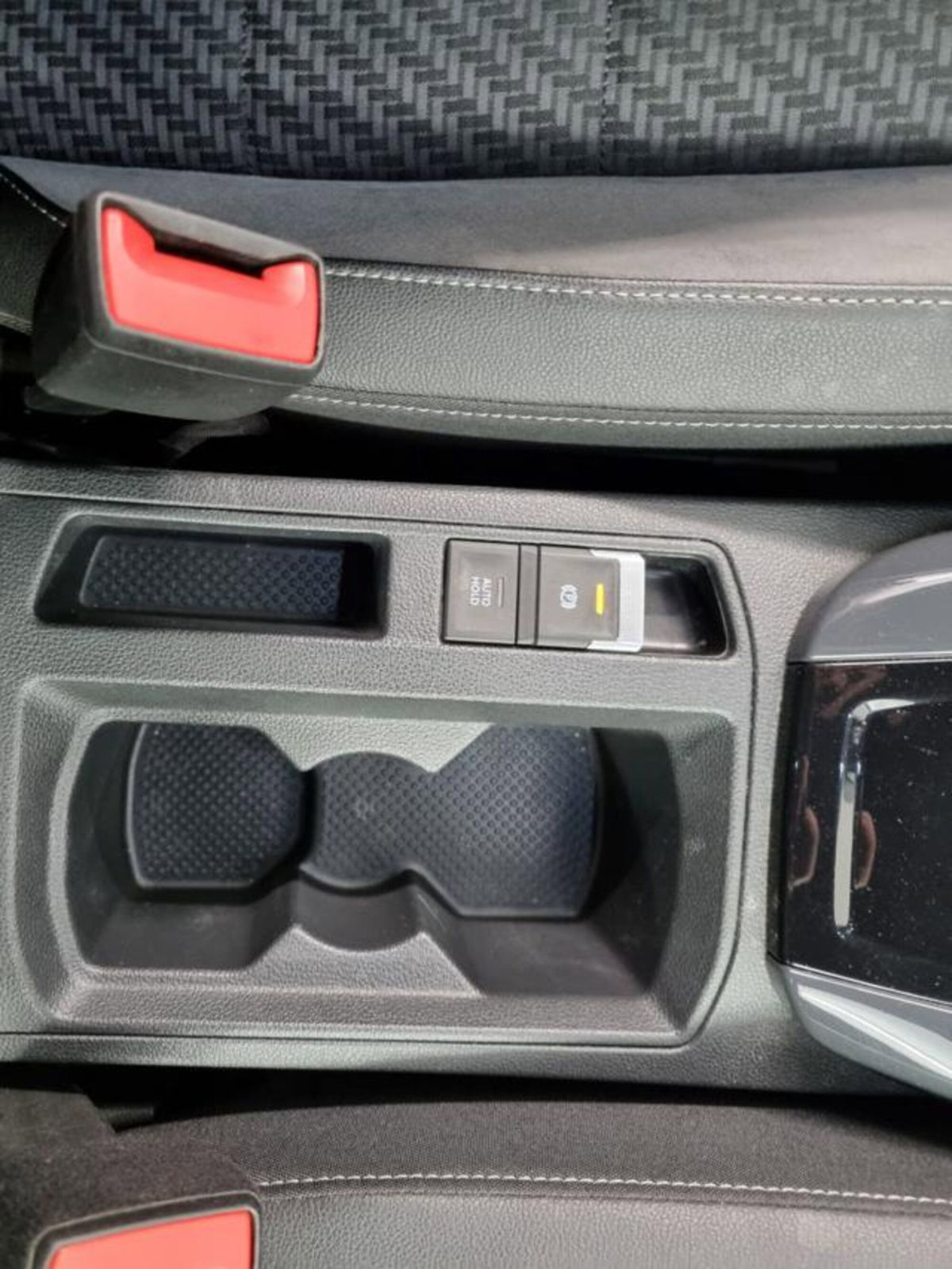 Volkswagen T-Roc 1.5 tsi R-Line (16)