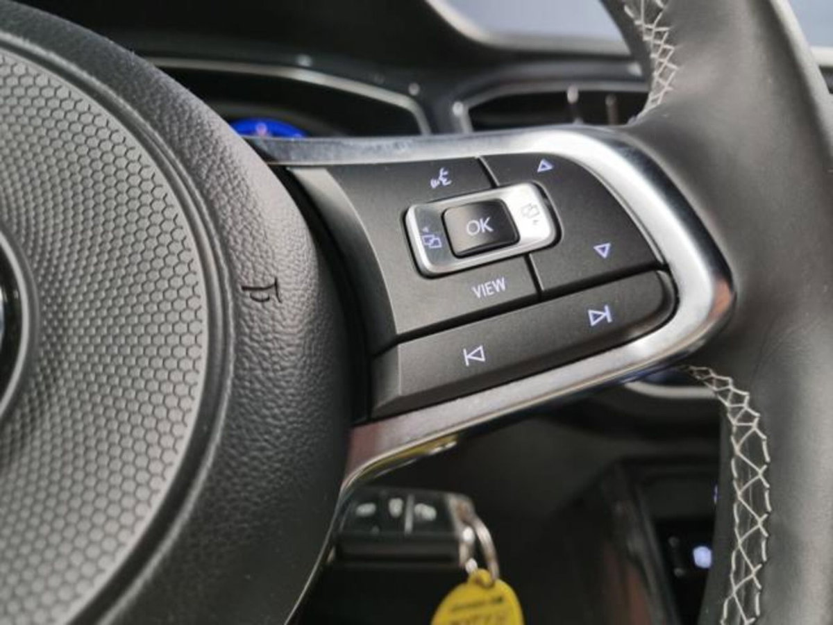 Volkswagen T-Roc 1.5 tsi R-Line (14)