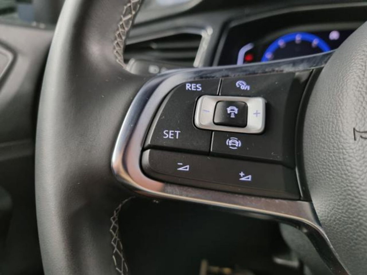 Volkswagen T-Roc 1.5 tsi R-Line (16)
