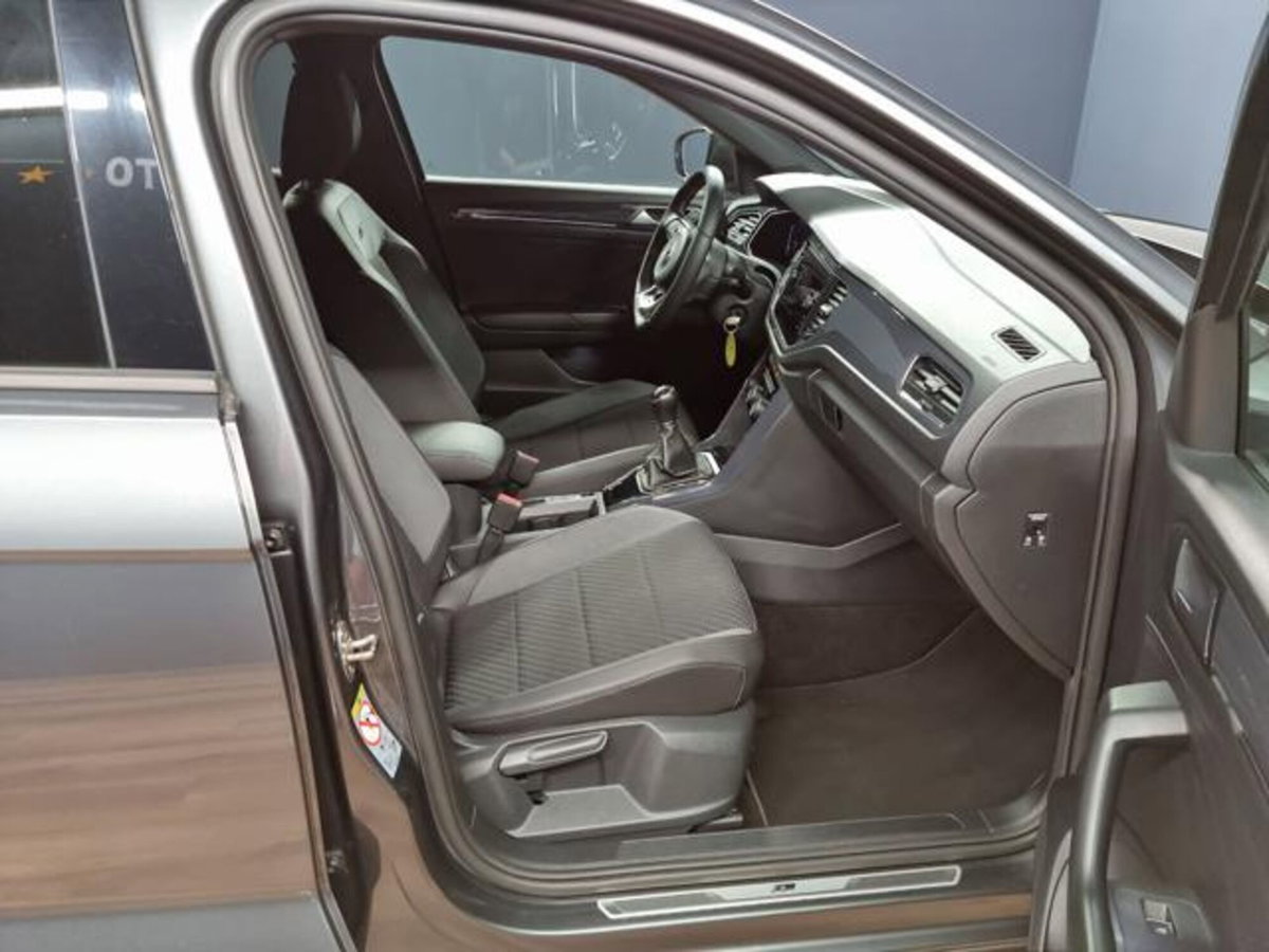 Volkswagen T-Roc 1.5 tsi R-Line (9)