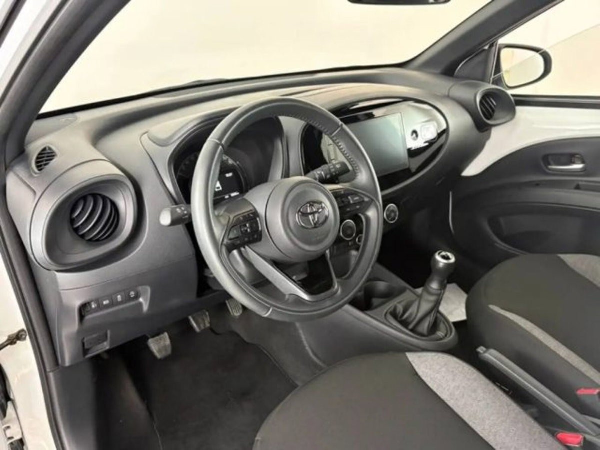Toyota Aygo X 1.0 VVT-i 72 CV 5 porte Limited Air (10)