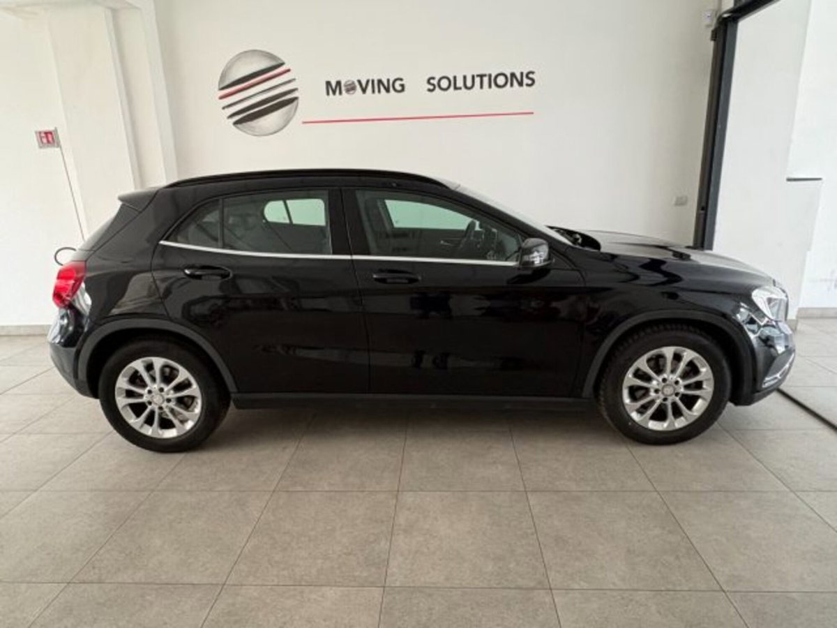 Mercedes-Benz GLA SUV 180 d Business