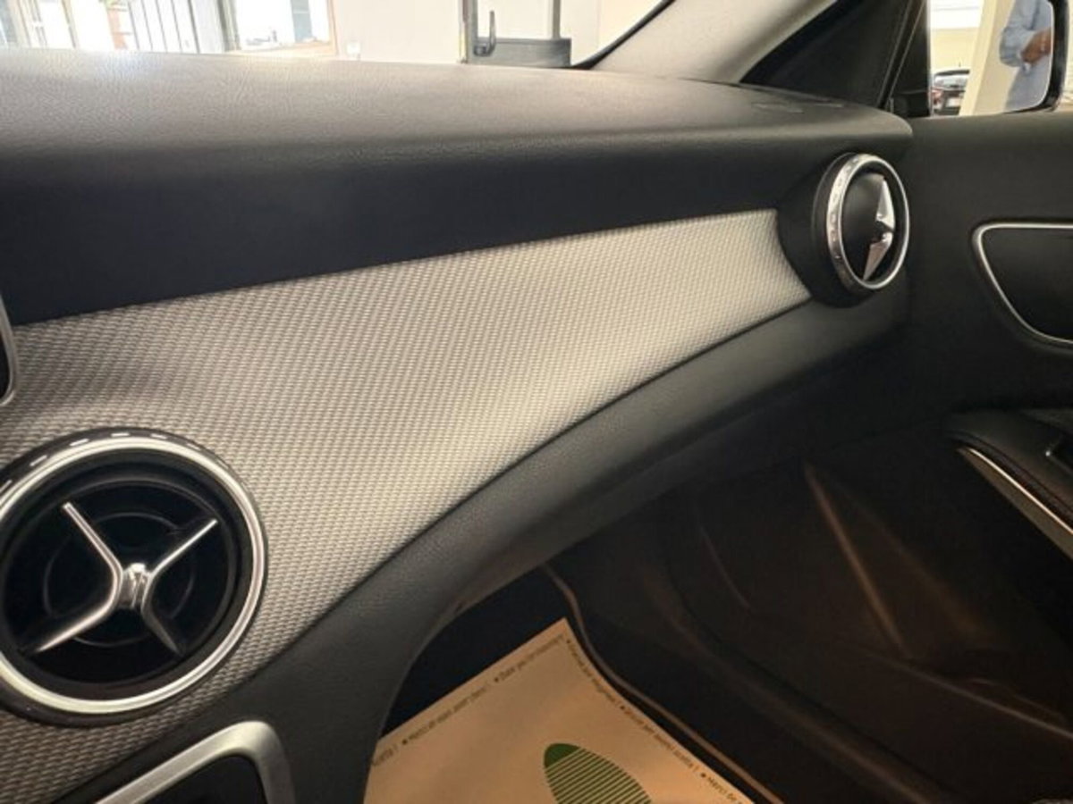 Mercedes-Benz GLA SUV 180 d Business (10)