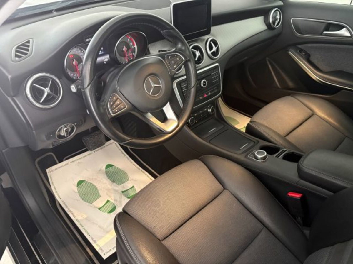 Mercedes-Benz GLA SUV 180 d Business (12)