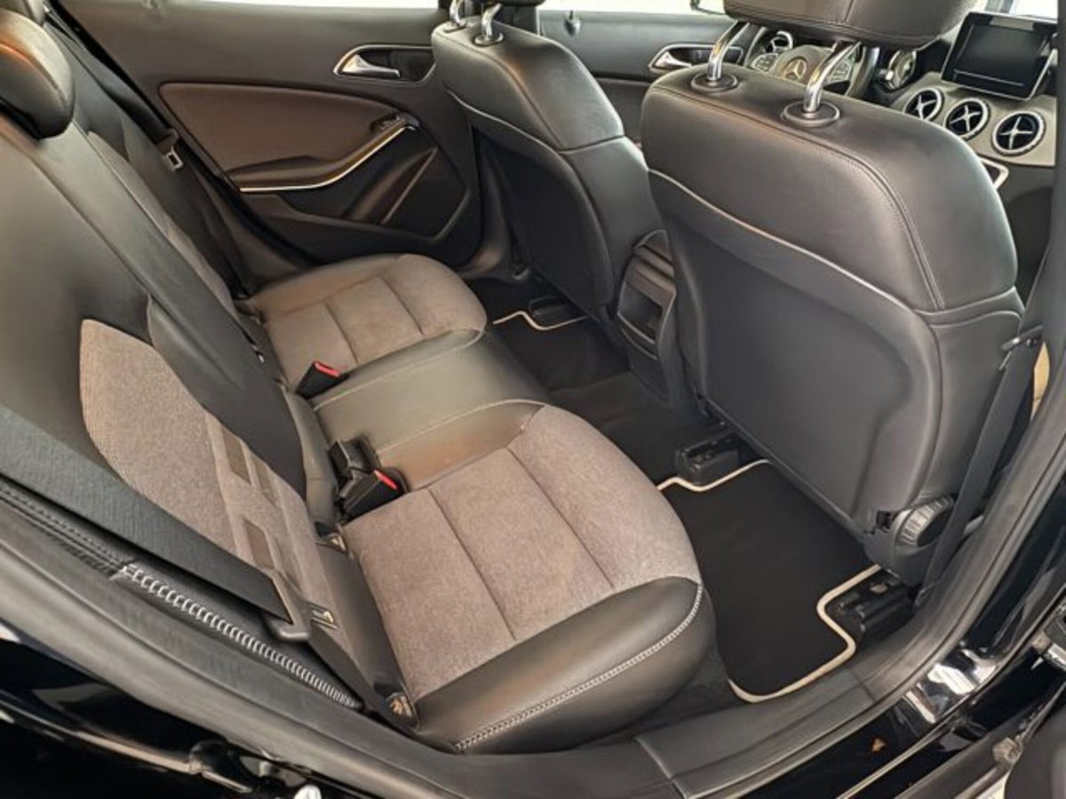 Mercedes-Benz GLA SUV 180 d Business (13)