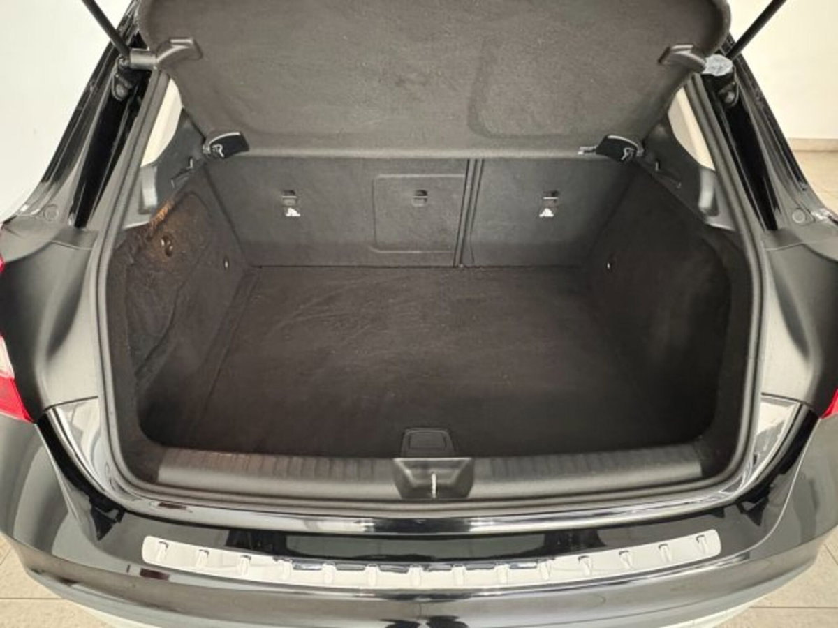 Mercedes-Benz GLA SUV 180 d Business (14)