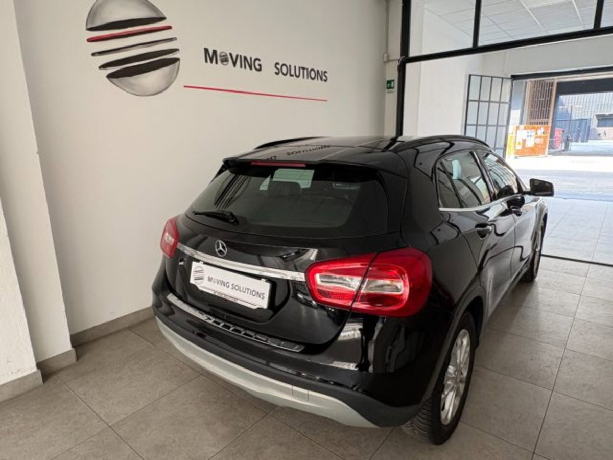 Mercedes-Benz GLA SUV 180 d Business (2)