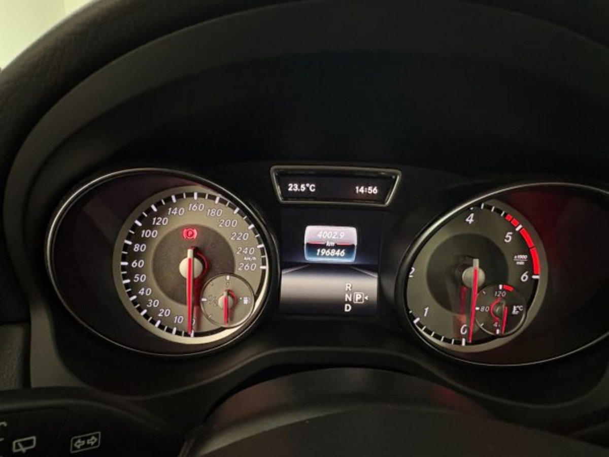 Mercedes-Benz GLA SUV 180 d Business (6)