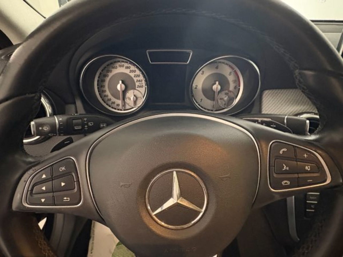 Mercedes-Benz GLA SUV 180 d Business (7)
