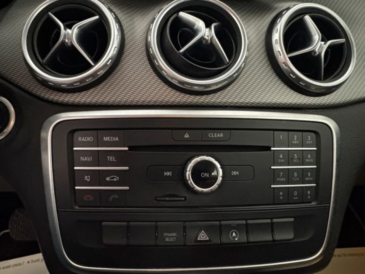 Mercedes-Benz GLA SUV 180 d Business (9)
