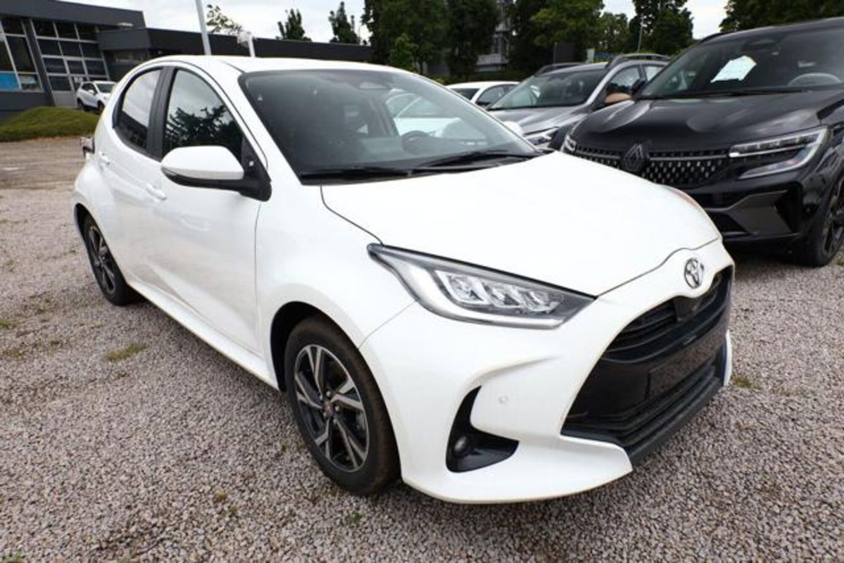 Toyota Yaris 1.5 Hybrid 5 porte Trend (2)