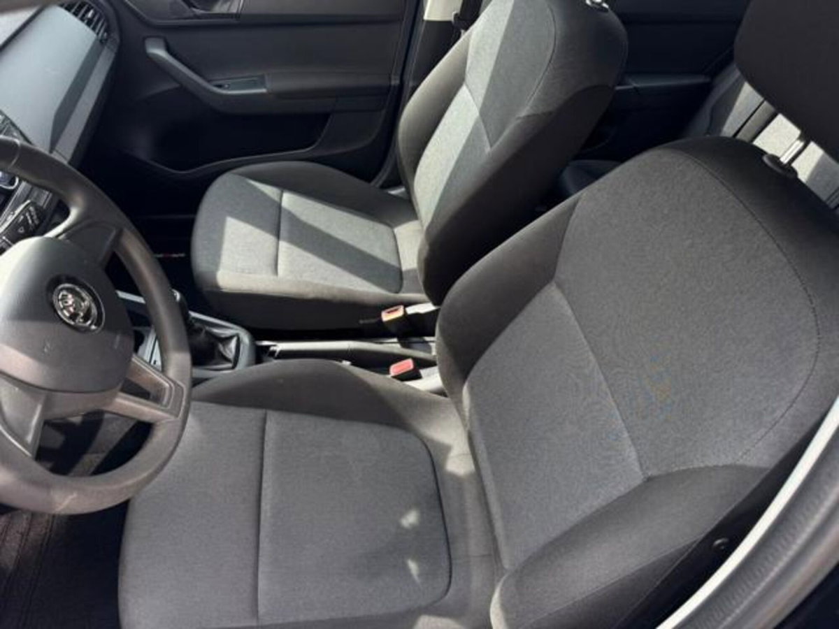 Skoda Fabia 1.0 MPI 60 CV Business (12)