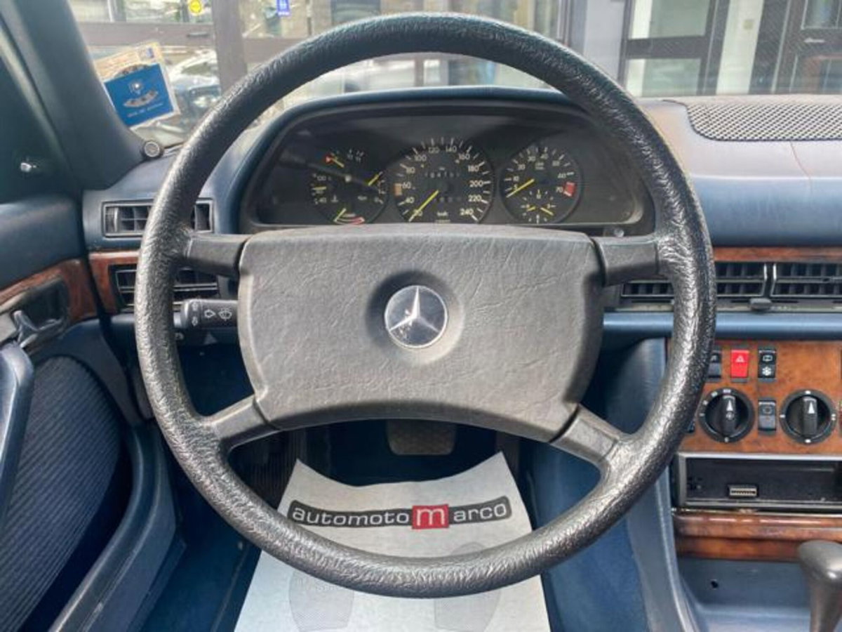 Mercedes-Benz 280 280 SE (10)