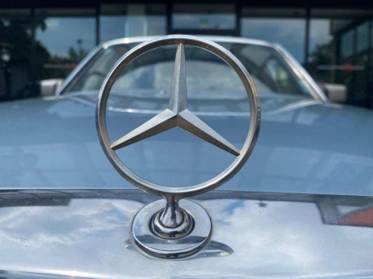 Mercedes-Benz 280 280 SE (16)