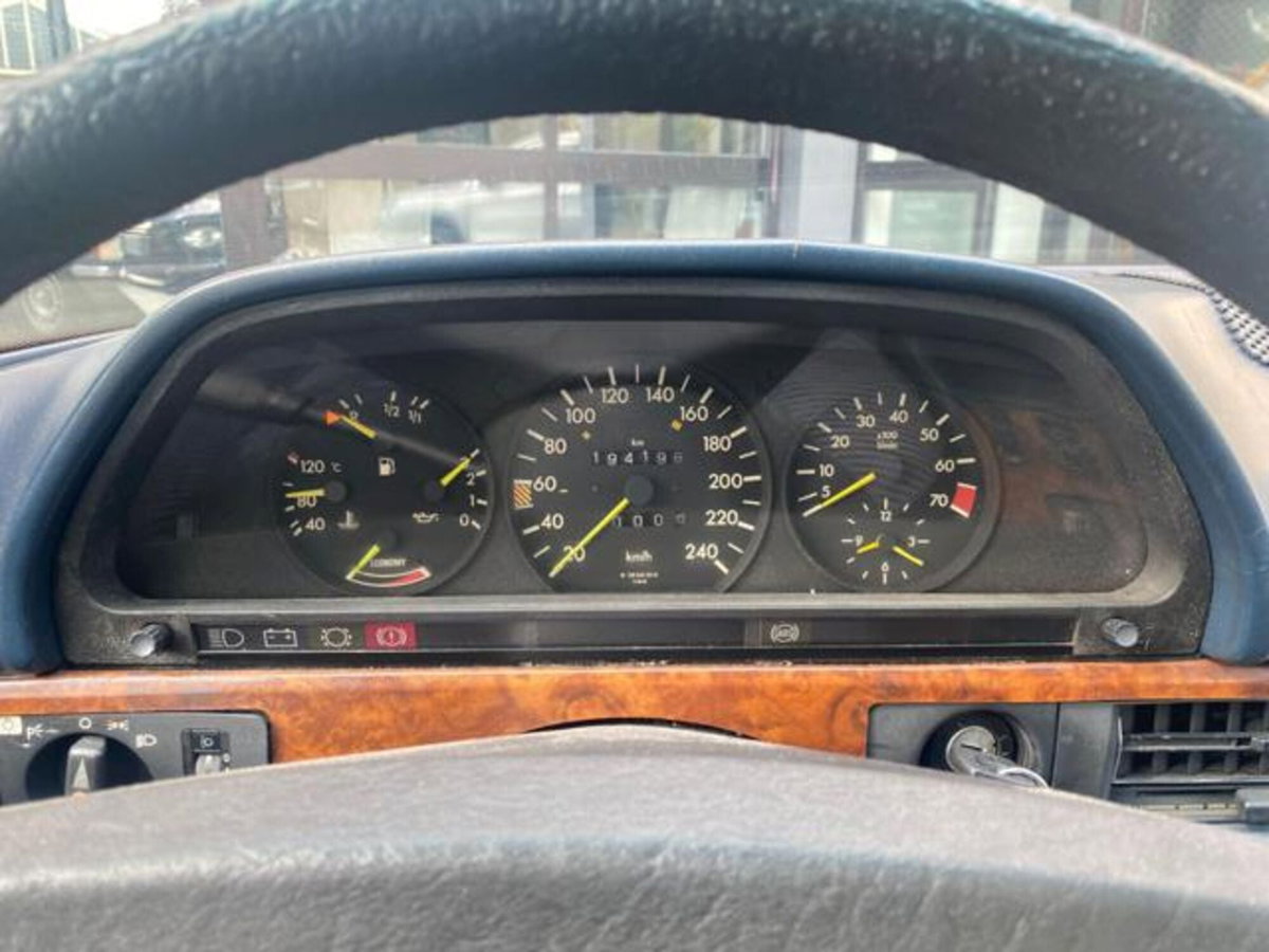 Mercedes-Benz 280 280 SE (9)