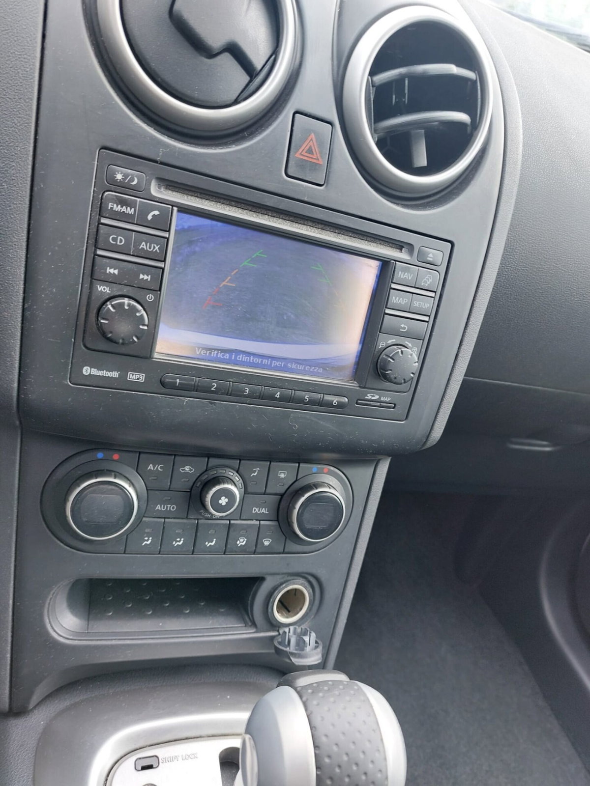 Nissan Qashqai 2.0 dCi DPF Tekna (15)