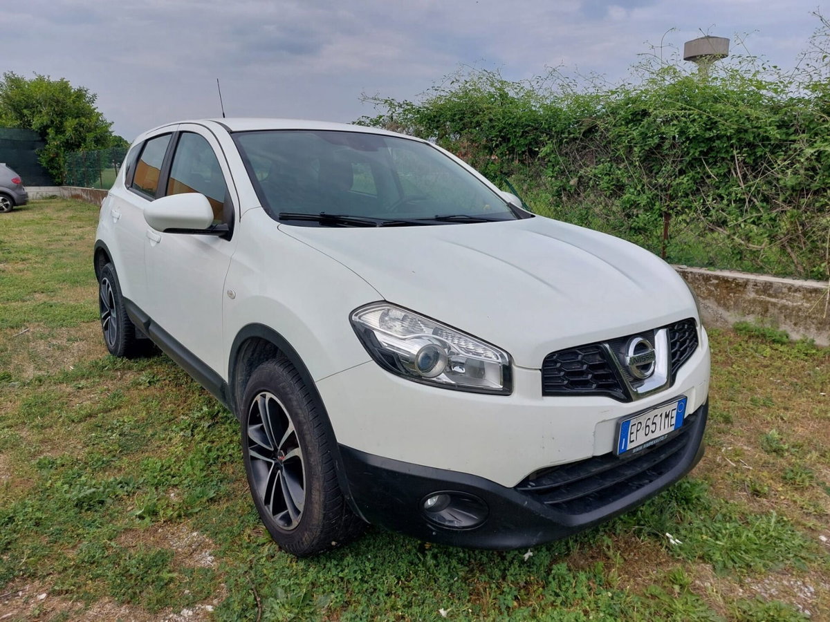 Nissan Qashqai 2.0 dCi DPF Tekna (2)