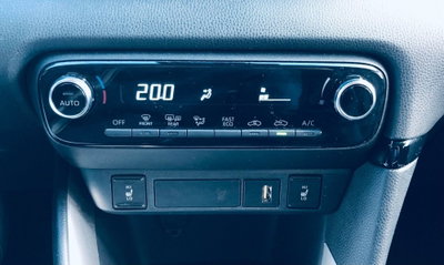 Toyota Yaris 1.5 Hybrid 5 porte Energy (10)