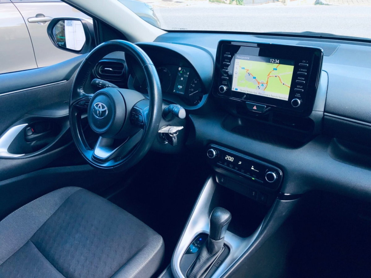 Toyota Yaris 1.5 Hybrid 5 porte Energy (12)