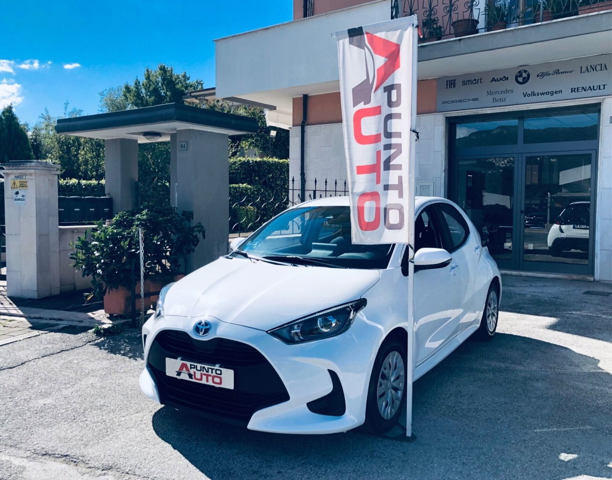 Toyota Yaris 1.5 Hybrid 5 porte Energy (2)