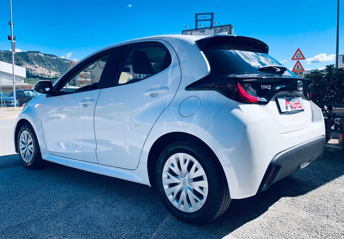 Toyota Yaris 1.5 Hybrid 5 porte Energy (4)