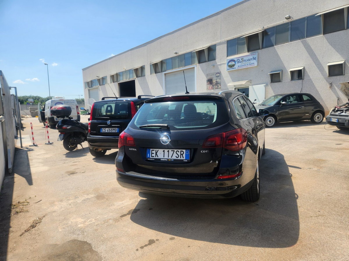 Opel Astra Station Wagon 1.7 CDTI 110CV Sports Cosmo (4)