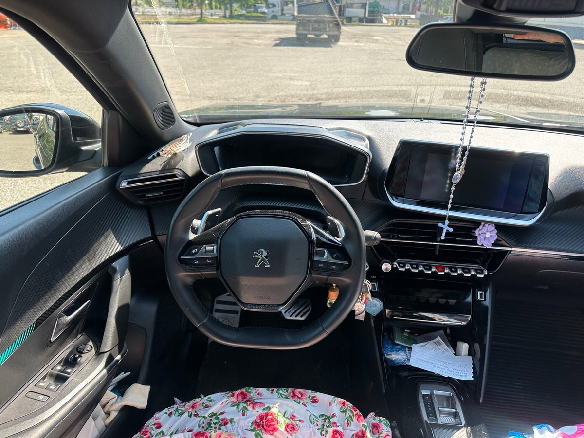 Peugeot 2008 PureTech 130 S&S EAT8 Allure Pack (13)