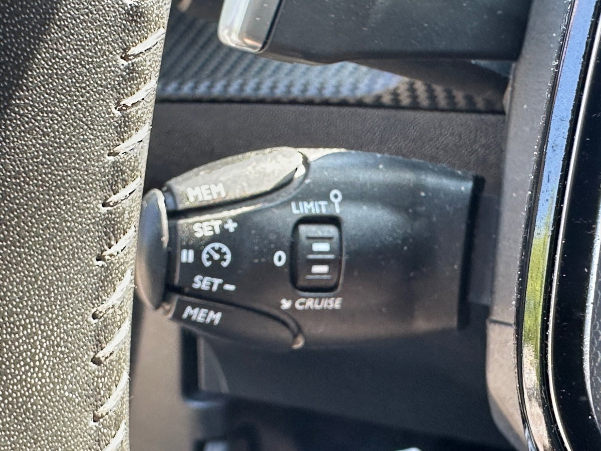 Peugeot 2008 PureTech 130 S&S EAT8 Allure Pack (18)