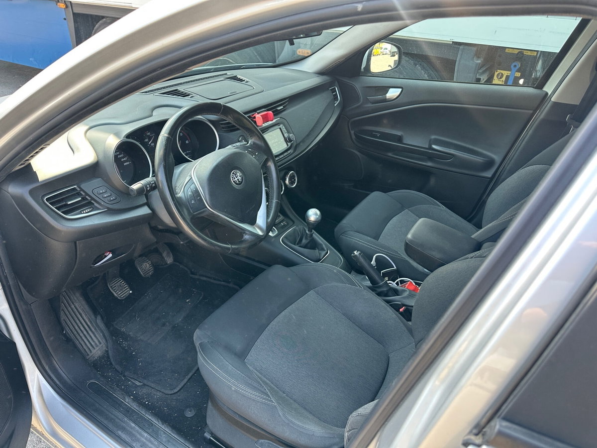 Alfa Romeo Giulietta 1.6 JTDm Ti 120cv (10)