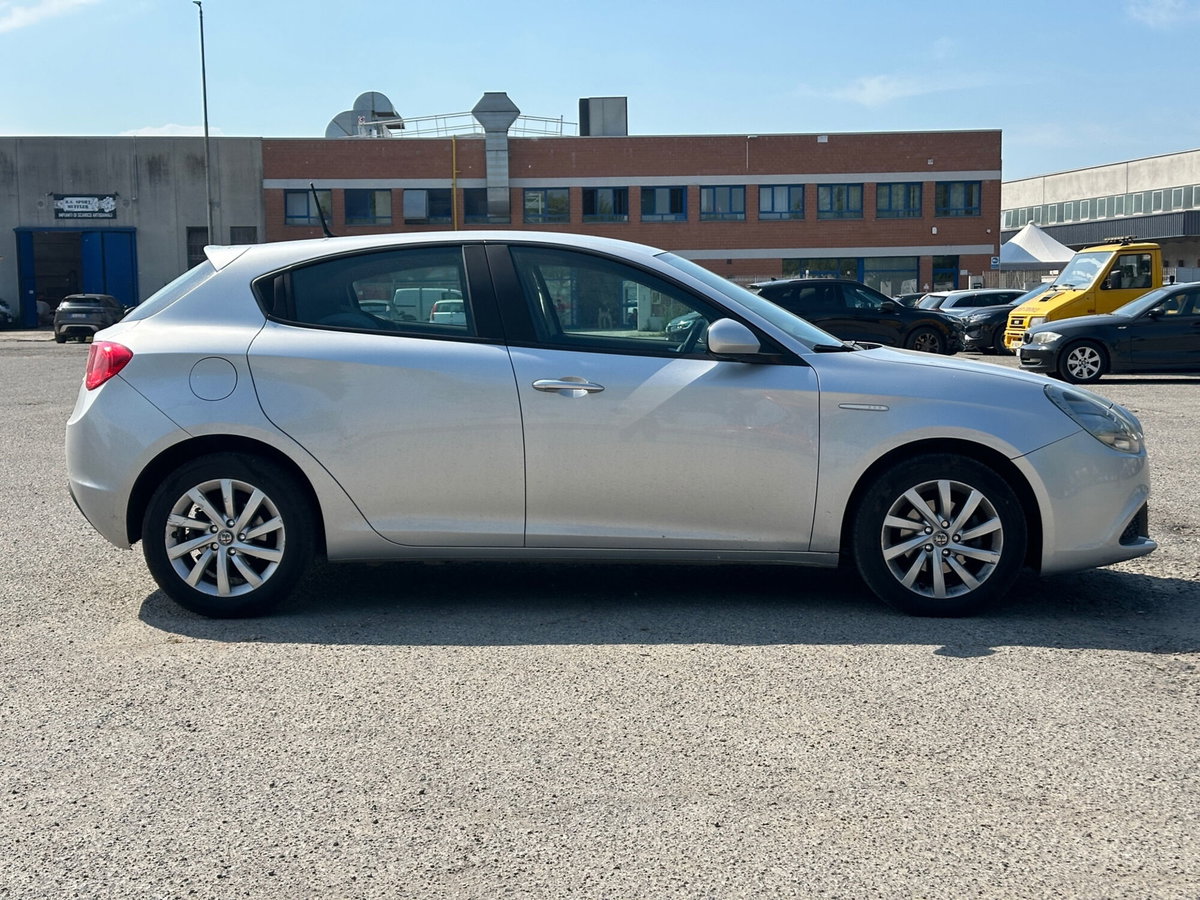 Alfa Romeo Giulietta 1.6 JTDm Ti 120cv (4)