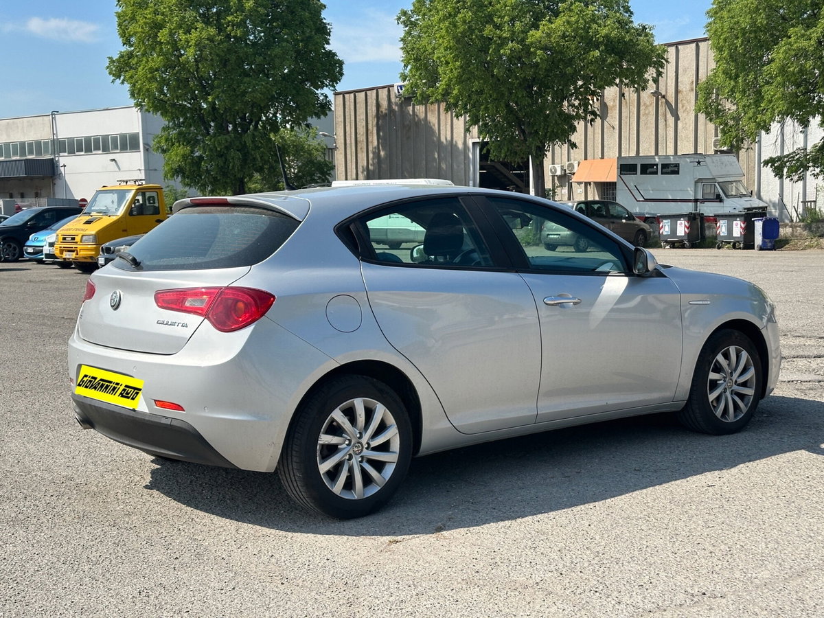 Alfa Romeo Giulietta 1.6 JTDm Ti 120cv (5)