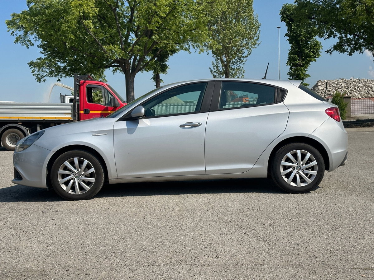 Alfa Romeo Giulietta 1.6 JTDm Ti 120cv (8)