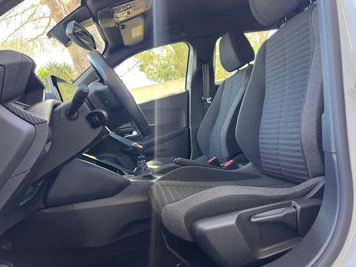 Peugeot 2008 1.2 puretech Active s&s 100cv (6)