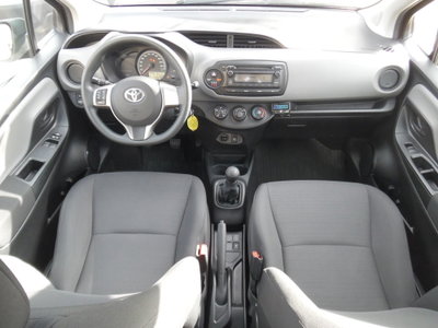 Toyota Yaris 1.0 5 porte Active (11)