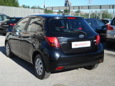 Toyota Yaris 1.0 5 porte Active (5)