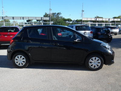 Toyota Yaris 1.0 5 porte Active (8)