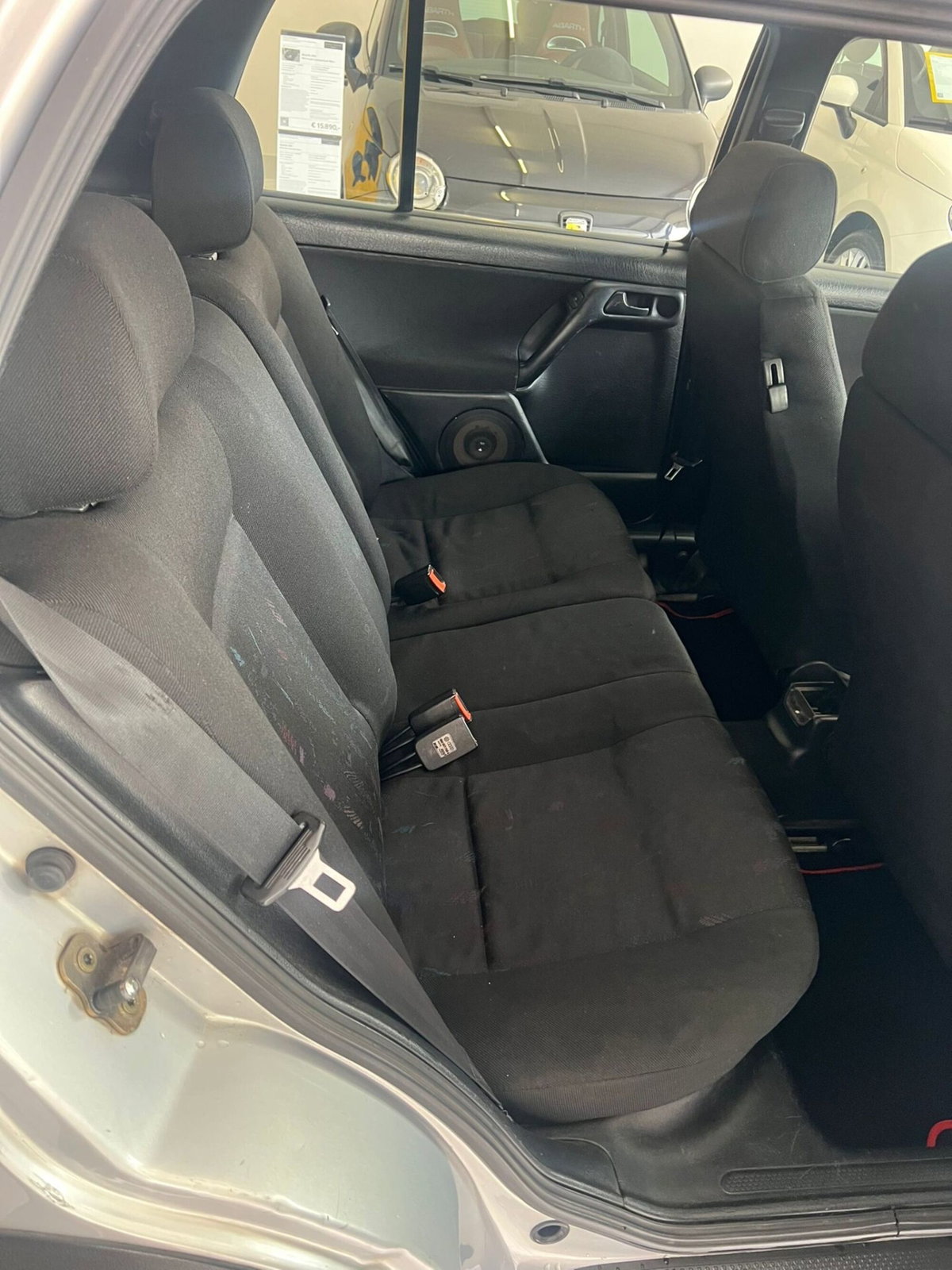 Volkswagen Golf 2.0 16V cat 5p GTI 20 Years Edition (10)