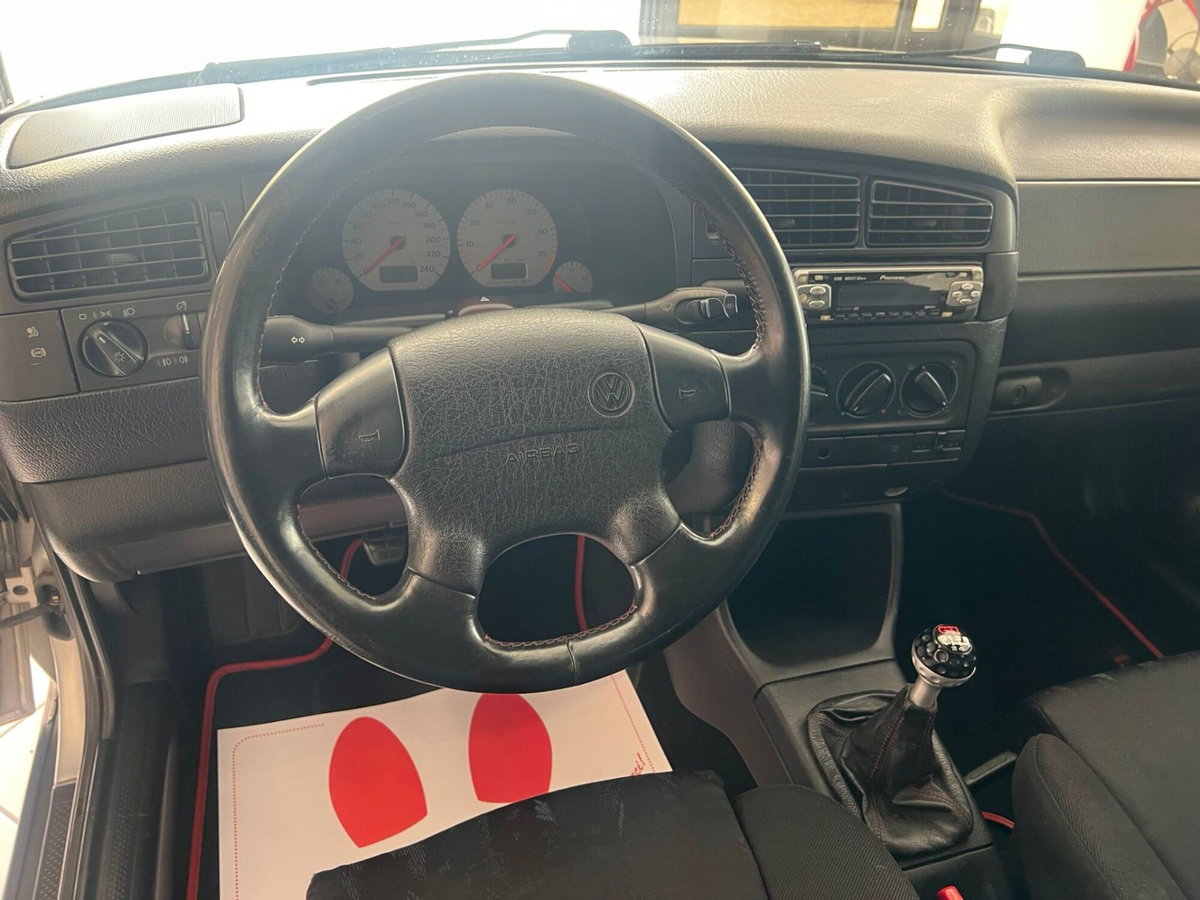 Volkswagen Golf 2.0 16V cat 5p GTI 20 Years Edition (11)