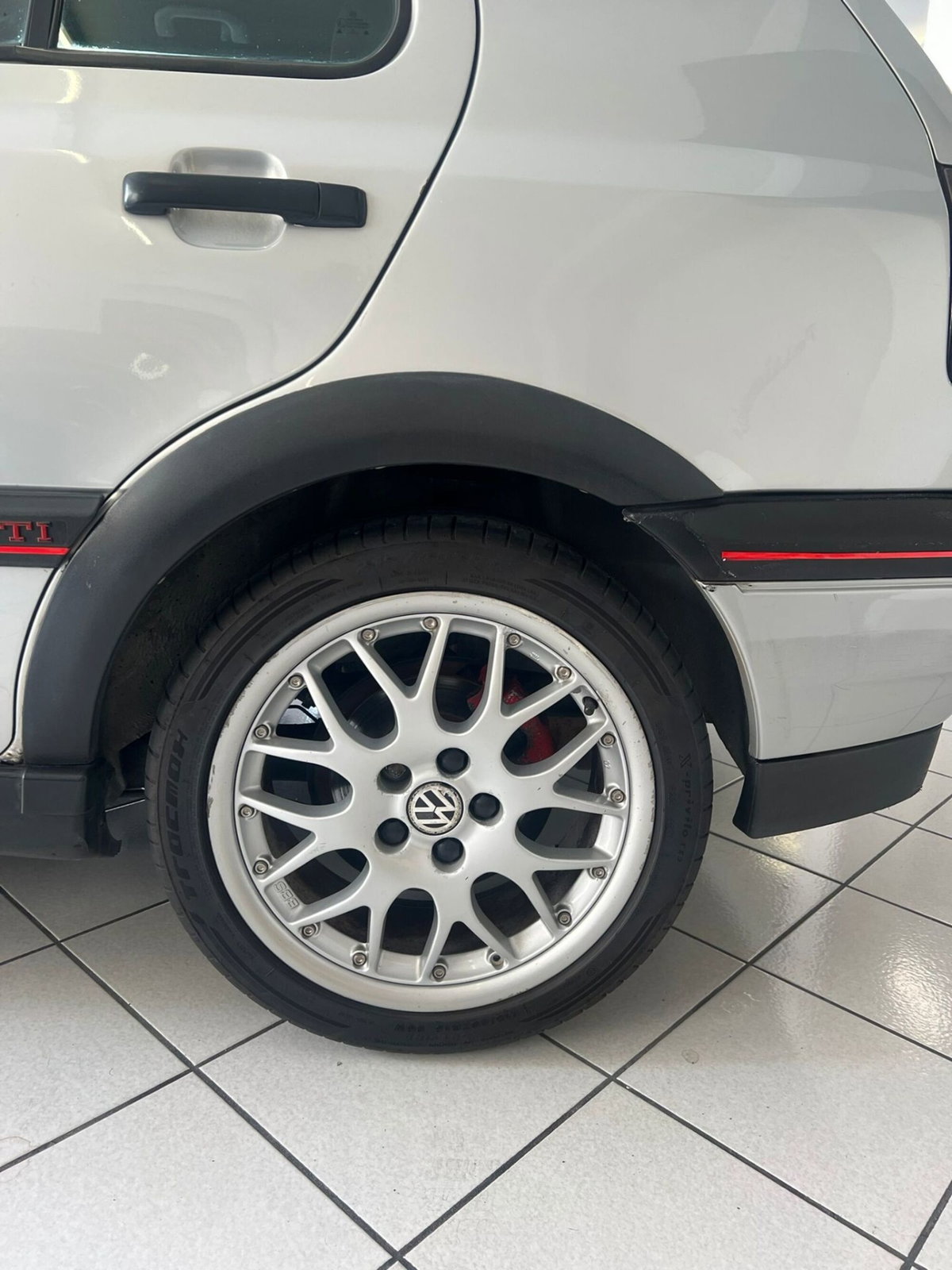 Volkswagen Golf 2.0 16V cat 5p GTI 20 Years Edition (7)