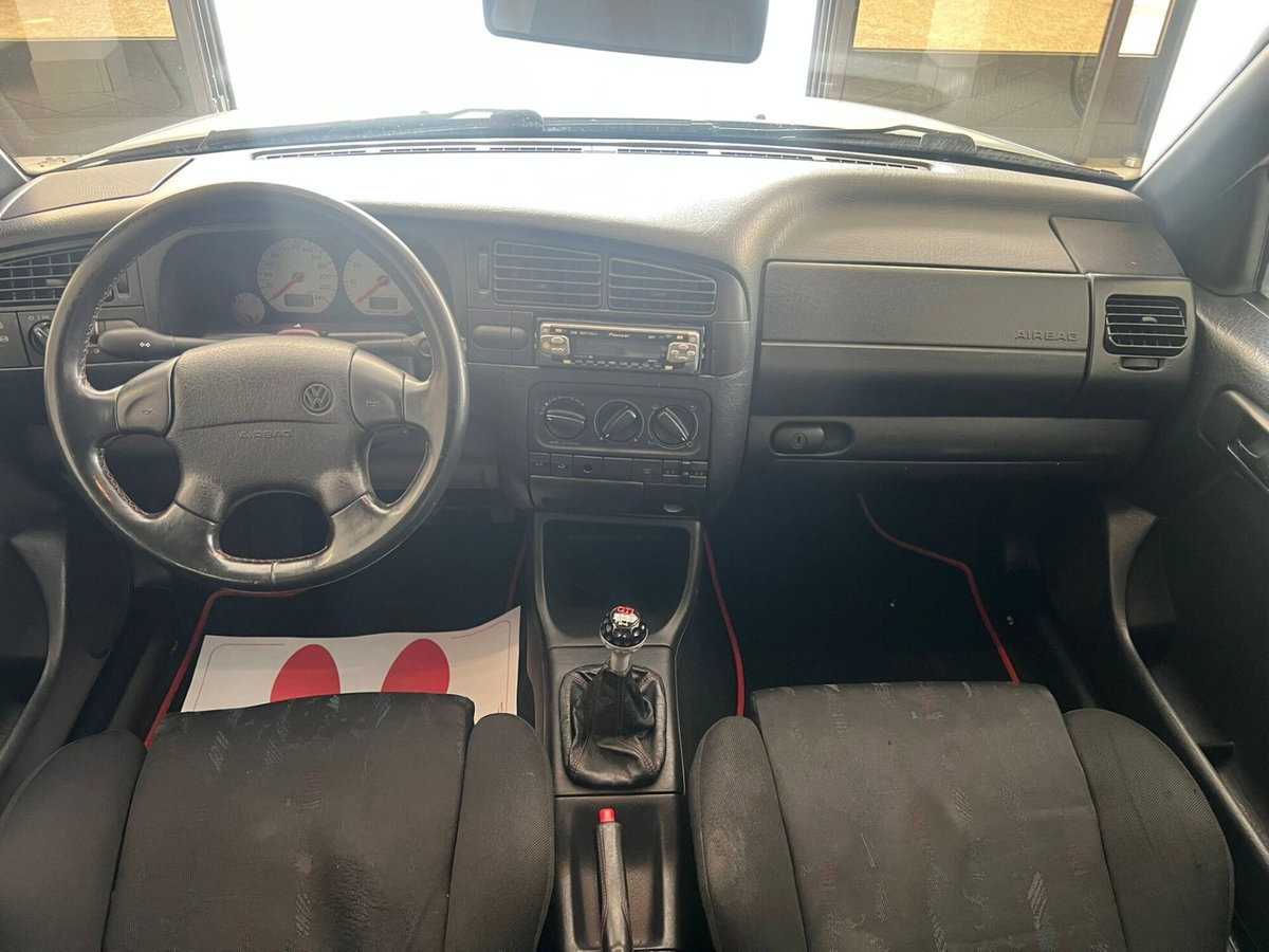 Volkswagen Golf 2.0 16V cat 5p GTI 20 Years Edition (8)