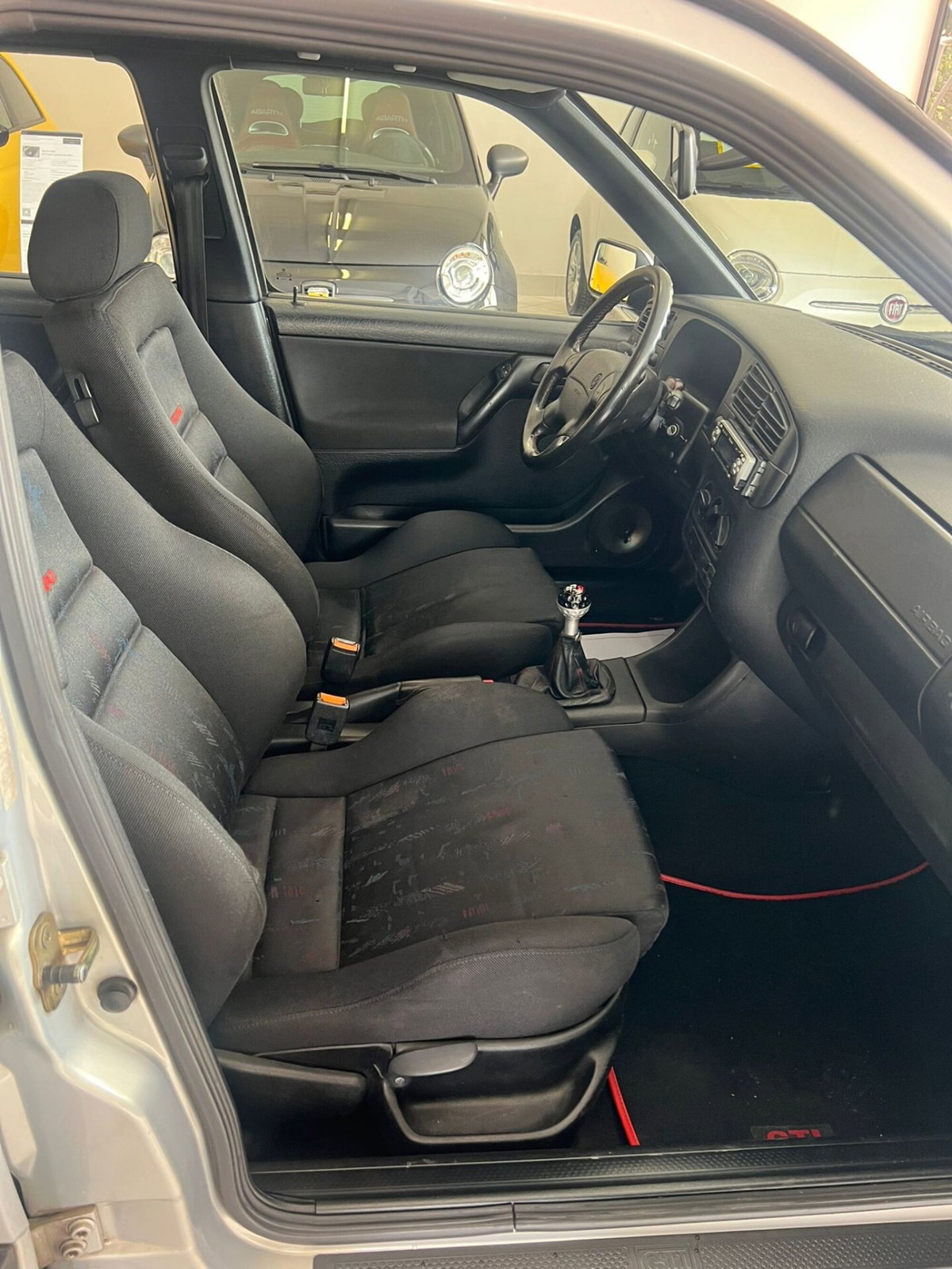 Volkswagen Golf 2.0 16V cat 5p GTI 20 Years Edition (9)