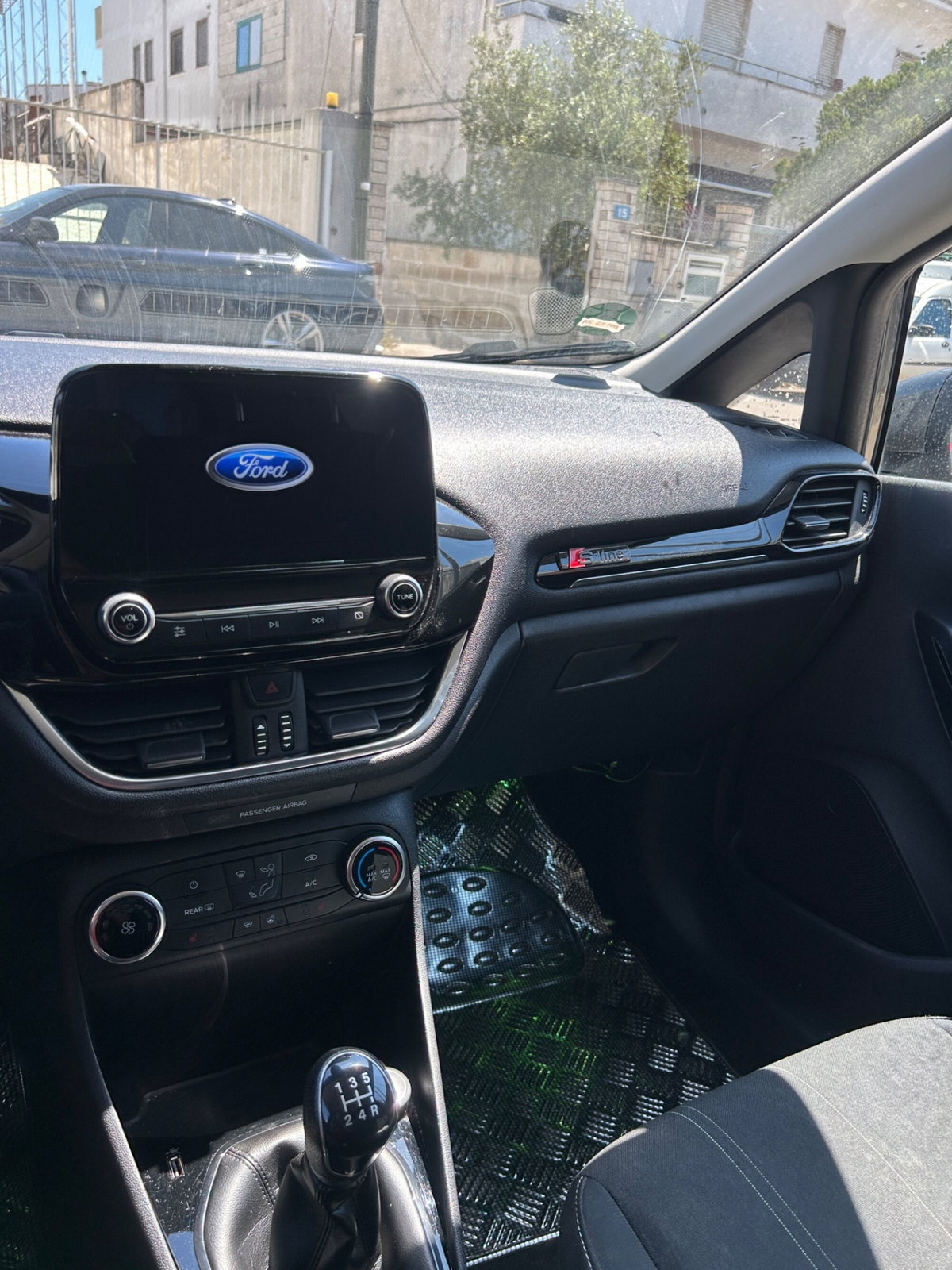 Ford Fiesta 1.1 85 CV 5 porte Business (8)