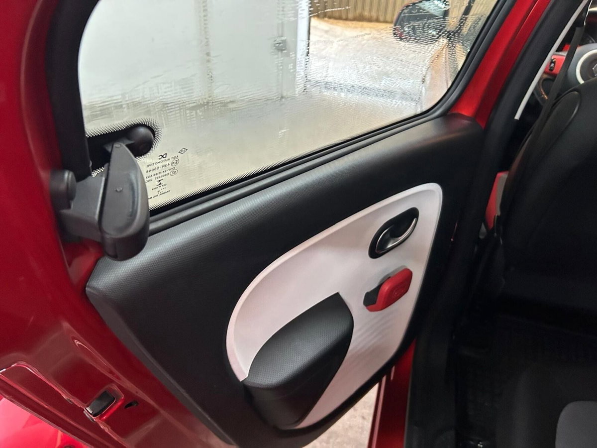 Renault Twingo 1.0 SCe Wave (15)